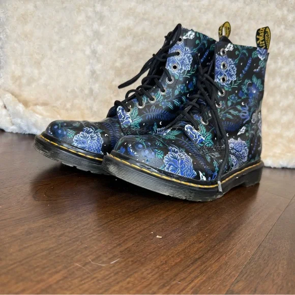 Dr. Martins Floral Black Boots size 9 - Picture 3 of 4